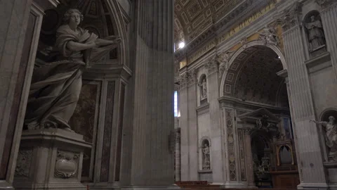 Wide show of marble statue in St. Peter's Basilica  Stock Footage 137564375