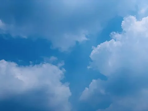 Wide Static Cloudscape and Blue Sky Over Jakarta Indonesia Foto stock