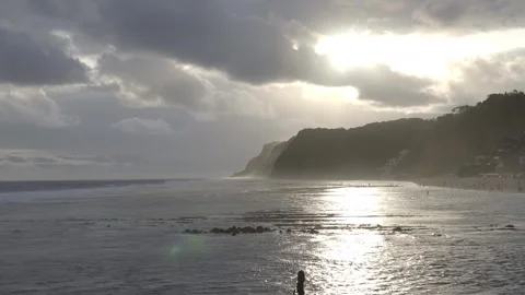 Wide Sunset View of Melasti Beach Bali with Cloudy Sky and Coastal Cliffs Stockbeeldmateriaal 322891418