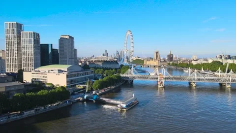 Wide Thames river calmly flowing through town Video stock 157459676