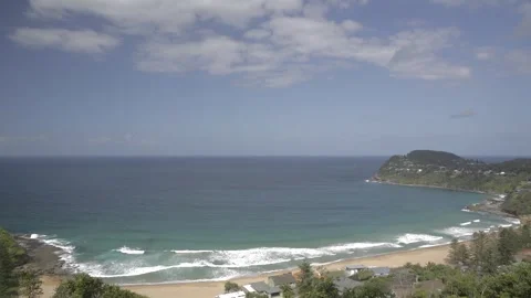 Wide Time Lapse of Sydney Beach Bay With Ocean Waves and Coastal Homes in Austra Stock Footage 341672090