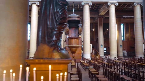 Wide tracking shot of the interior of the Paroisse Notre-Dame de Lorette Stock Footage 196903995