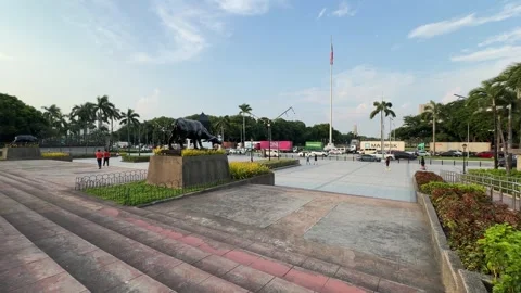 Wide View of Carabao Monument and Rizal Park, Manila 4K 60fps Vídeo Stock 338400526