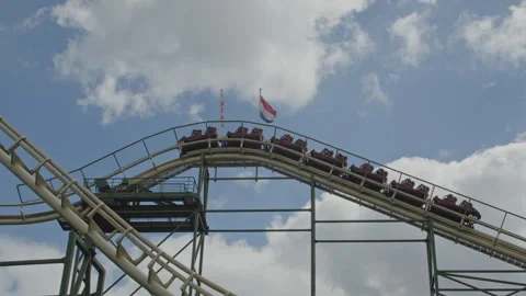 Wide view of carts in a rollercoaster slowly going up in the Efteling theme Video stock 337745351