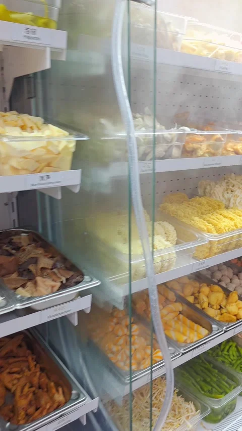 Wide view of Chinese buffet ingredients counter with seafood meat and veget.. 库存影片 342065464