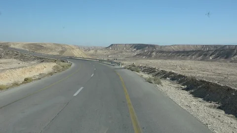 Wide view of desert road through the Isreal southwest. Vídeos de archivo 97823317