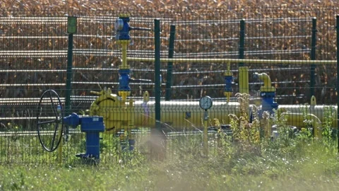 Wide view of a gas transfer station showing pipelines, valves, and machiner.. Stock-Footage 323440535