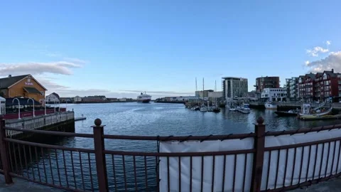 Wide view of Hurtigruten passenger ferry arriving in Svolvaer harbour Lofoten Vídeo Stock 343834196