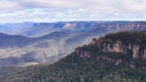 Wide View of Jamison Valley and Sandstone Cliffs in Blue Mountains Stock Footage 341374039