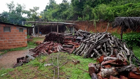 A wide view of a large pile of stacked firewood used for heating or cooking.. Stockbeeldmateriaal 332353902