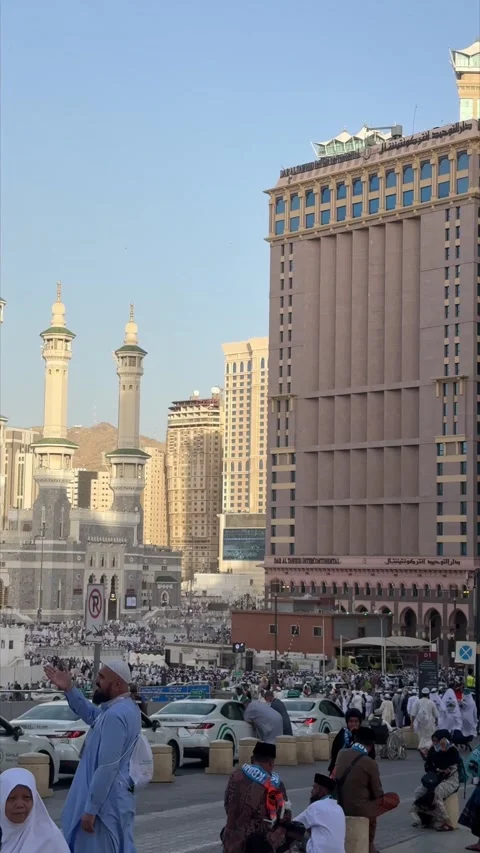 Wide View of Masjid al Haram and Pilgrims Walking in Mecca During Hajj season. Stock Footage 339073901
