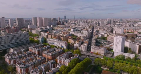 Wide view of the most visited city in France. Parisian streets and rooftops in 库存影片 232171133