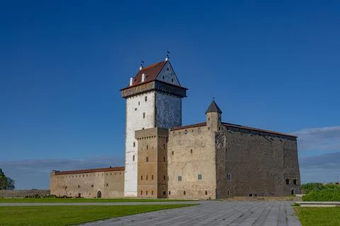 Wide View of Narva Castle Complex Stockfoto's