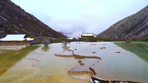 Wide View of Quiet Travertine Pools and Temple at Huanglong Scenic Spot Vídeos de archivo 339066805