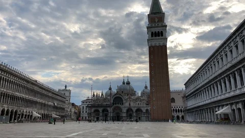 Wide view of Saint Mark's Square in Venice Italy early in the morningv Video stock 90096012
