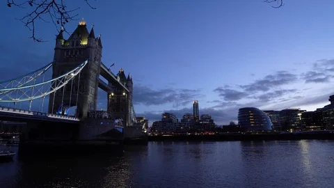 Wide view of the Thames River, the Tower Bridge And The City Hall of London. 4K Video stock 126280620