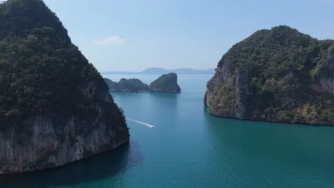 Wide view through limestone cliffs towards distant islands in Krabi Vídeos de archivo 333864888
