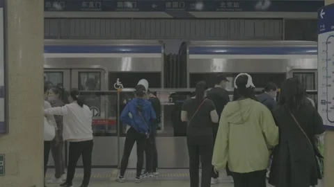 Wide View of Train and Passengers on Beijing Subway Platform 스톡 동영상 341457512