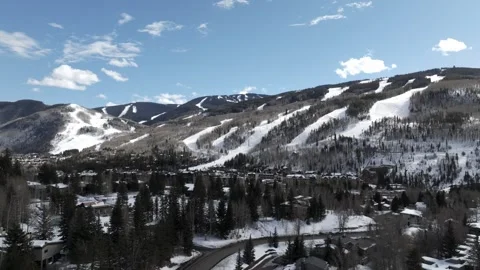 Wide View of Vail Colorado in Winter | Scenic Drone Ski Resort Vídeos de archivo 331534059
