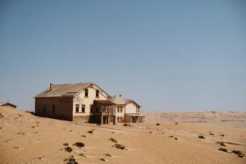 Wideangle view of desert ghost town of Kolmanskop Luderitz in Namibia Foto stock