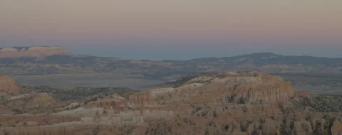 Widescreen cinematic shot of Bryce Canyon National Park at magic hour Vídeos de archivo 303384992