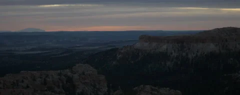 Widescreen cinematic of sunrise over Bryce Point in Bryce Canyon National Park Stock-Footage 303385847