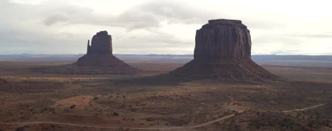 Widescreen cinematic view of the South Mitten and butte in Monument Valley Vídeos de archivo 303387718