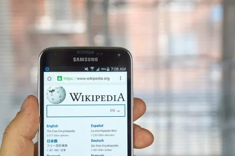 Wikipedia mobile app. Photos