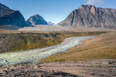 Wild Owl River winds through remote arctic landscape in Akshayuk Pass, Baffin Stock Photos