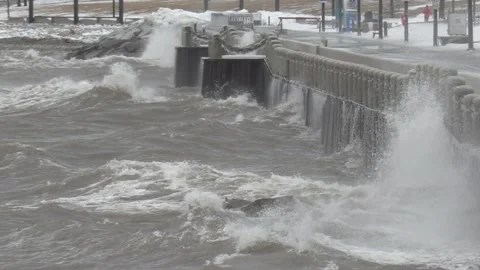 Wild waves breaking crashing into shore in hurricane force wind storm Vídeos de archivo 147643004