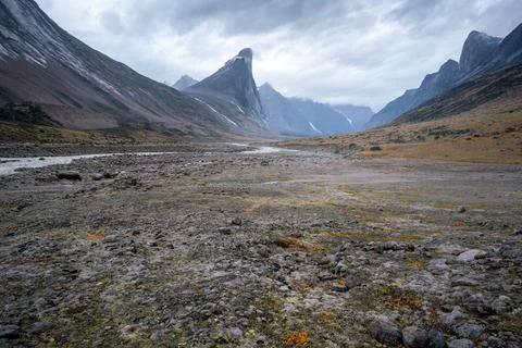 Wild Weasel river winds through remote arctic valley of Akshayuk Pass, Baffin Stock Photos