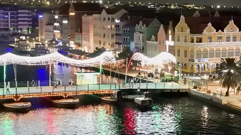 Flashing Emma Stock Videos – Royalty-Free HD & 4K Videos | Pond5