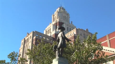 William Penn Statue and US Custom House Stock-Footage 40684248