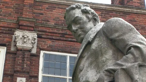 William Wilberforce statue in front of museum in Hull, UK Stock Footage 105324098