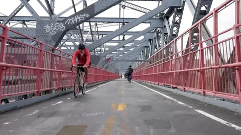 Williamsburg Bridge Bicycle Path New Yorker Commuter Cyclists Stock Footage 128008404