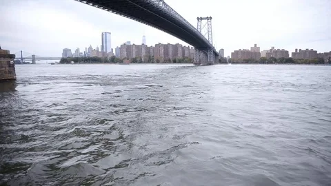 Williamsburg Bridge in Brooklyn spanning New York's East River into Manhattan 動画素材 96402148