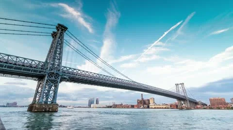 Williamsburg Bridge in NYC (slow push in) Stock Footage 11977745