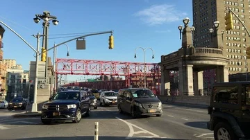 Williamsburg Bridge Traffic on Manhattan Side Circulates onto Delancey Street Stock Footage 85615176
