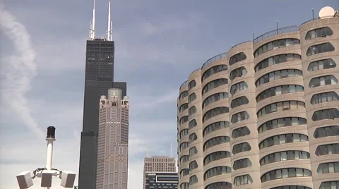 Willis (Sears) Tower Chicago Slow Approaching Shot 720p 動画素材 45321927