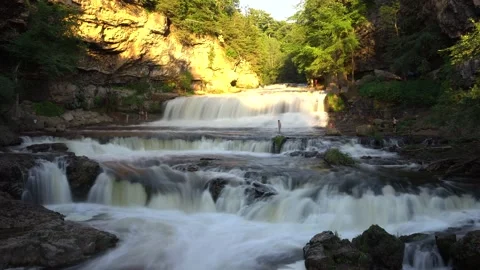 Willow Falls Time Lapse Vídeos de archivo 136432992