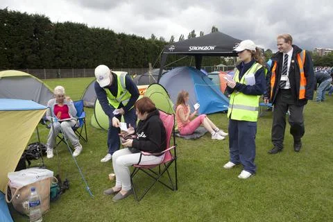 Wimbledon Tennis 2012 - Queue Ticket Holders Are Not Being Allowed To Leave Thei Stock Photos