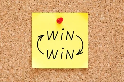 Win-Win Arrows Concept On Sticky Note 写真素材