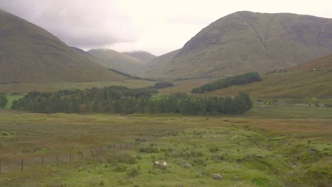 Wind and Clouds in Glen Coe Valleys in Scotland in Autumn Vidéo 82552402