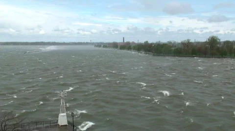 Wind and waves 1 Stockbeeldmateriaal 710491