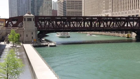 Wind blowing along the river as a boat passes by in Chicago, Illinois Stock Footage 79700866