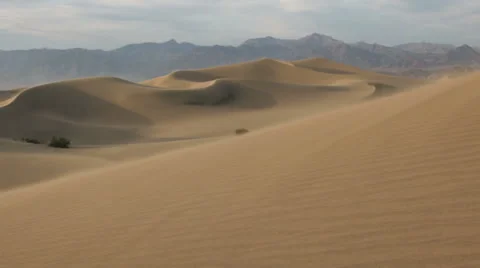 Wind blowing over desert sand dunes Stock-Footage 54695369