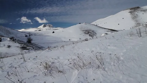 Wind blowing on the snow in the mountains in Abruzzo. Stock Footage 71995642