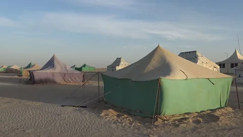 Wind-blown tented camp, Cap Tafarit, Banc of Arguin, Mauritania Vídeo Stock 147670017