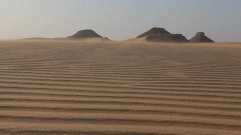 Wind blows across sand waves Sahara Desert Egypt 動画素材 90914856