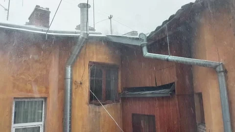 Wind Blows Snow Off Rooftop During Winter Storm Over Residential House 스톡 동영상 325491789